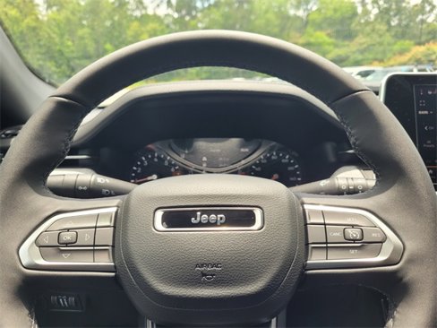 New 2025 Jeep Compass Latitude image 25