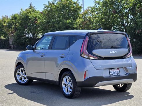 Used 2023 Kia Soul LX w/ LX Technology Package image 6