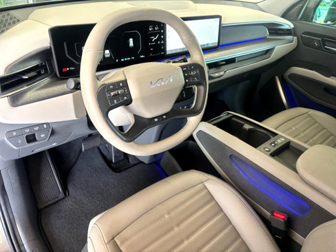 Used 2024 Kia EV9 Land image 16