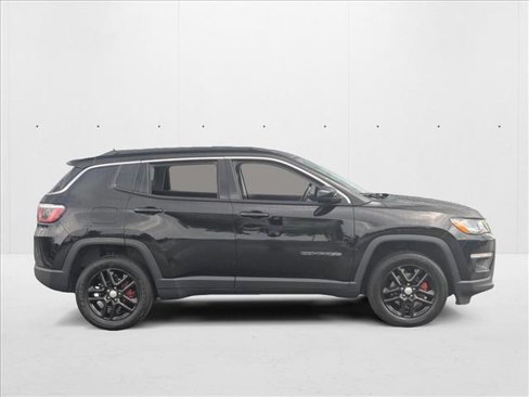 Used 2020 Jeep Compass Latitude w/ Cold Weather Group image 4