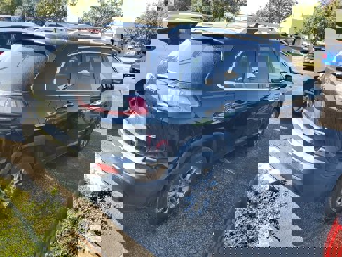 Used 2019 Jeep Cherokee Latitude Plus image 4