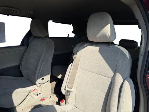 Used 2016 Toyota Sienna LE image 16