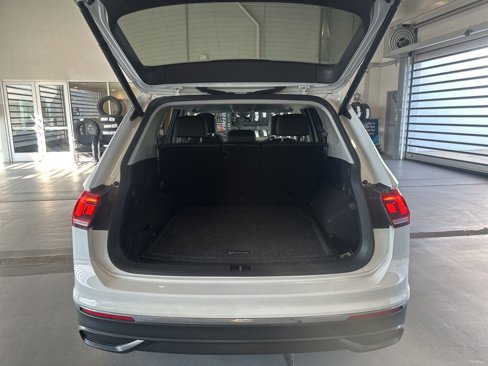 Certified 2022 Volkswagen Tiguan SE image 8
