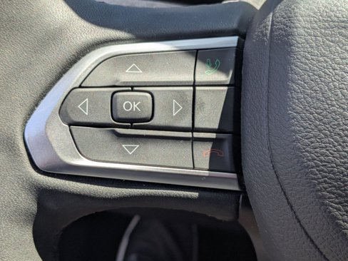 Used 2023 Jeep Compass Latitude w/ Sun and Sound Group image 18