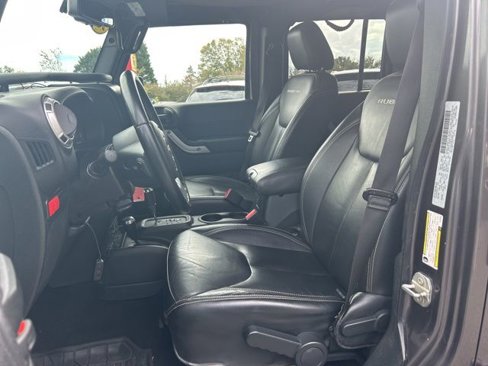 Used 2016 Jeep Wrangler Unlimited Rubicon image 14