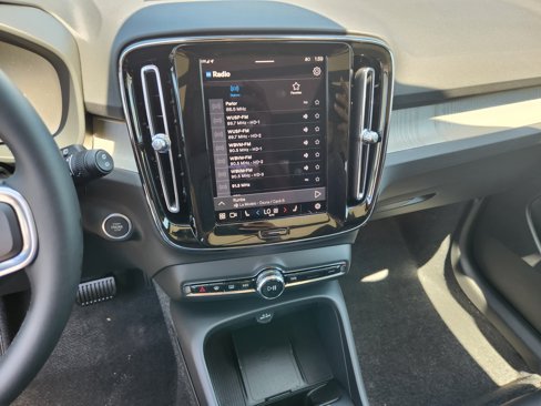 New 2025 Volvo XC40 B5 Core w/ Protection Package image 25