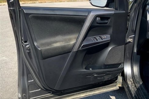 Used 2018 Toyota RAV4 LE image 24