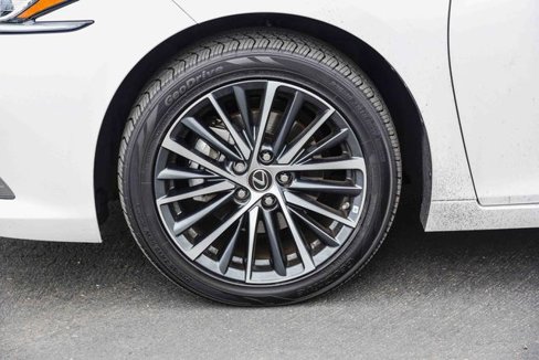 Certified 2022 Lexus ES 350 w/ Premium Package image 10