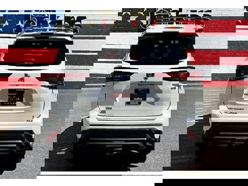 Used 2020 Toyota Highlander XLE image 4