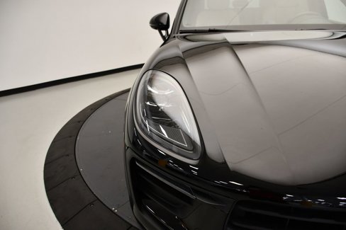 Certified 2023 Porsche Macan image 14