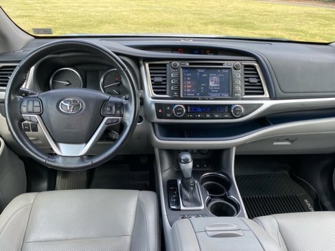 Used 2018 Toyota Highlander Limited image 12