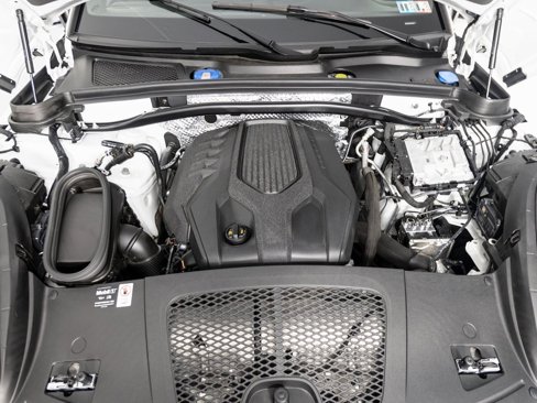 Certified 2025 Porsche Macan Turbo image 17