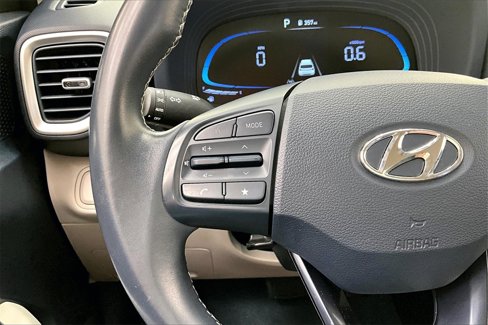 Used 2023 Hyundai Venue Limited image 20