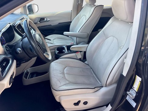 Used 2017 Chrysler Pacifica Platinum image 21