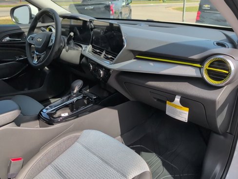 New 2025 Chevrolet Trax LT w/ LT Convenience Package image 28