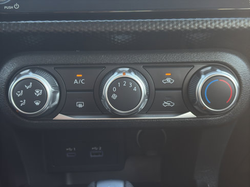 Used 2024 Nissan Kicks SV image 17