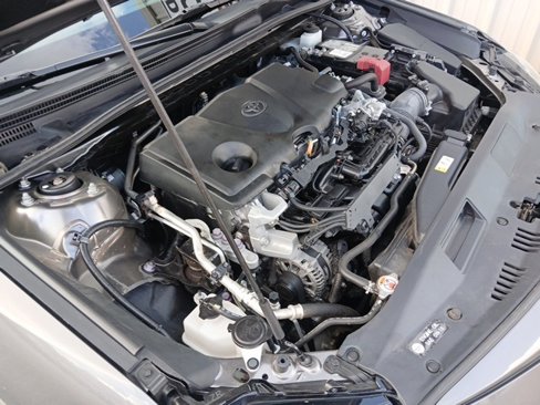Used 2022 Toyota Camry LE image 11