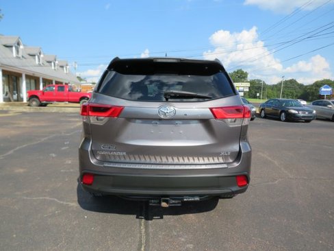 Used 2017 Toyota Highlander XLE image 6