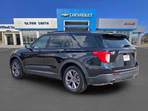 Used 2022 Ford Explorer XLT w/ Equipment Group 202A image 12