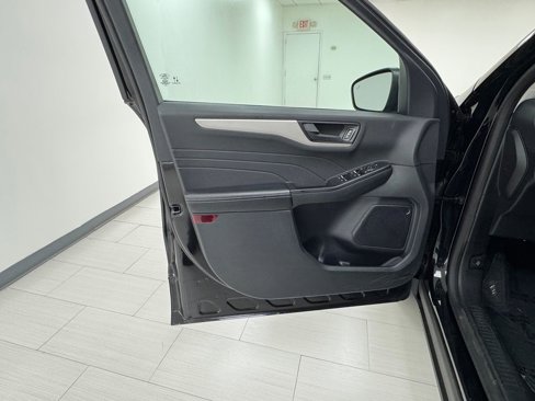 Used 2022 Ford Escape SE image 9