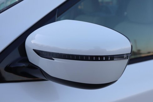 Used 2020 Nissan Pathfinder SV image 4