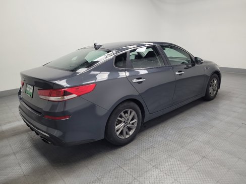 Used 2020 Kia Optima LX image 10