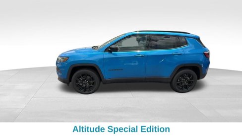 New 2025 Jeep Compass Latitude w/ Altitude Special Edition image 3