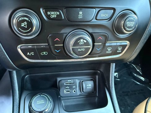 Used 2016 Jeep Cherokee 75th Anniversary image 14
