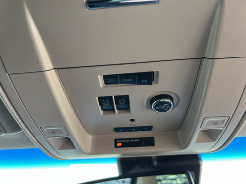 Used 2015 GMC Yukon Denali w/ Premium Package image 28
