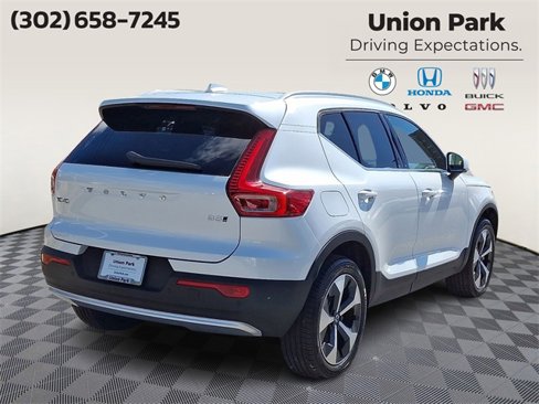 New 2025 Volvo XC40 B5 Core w/ Protection Package Premier image 4