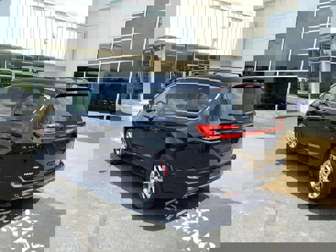 Used 2022 Chrysler Pacifica Touring-L image 7
