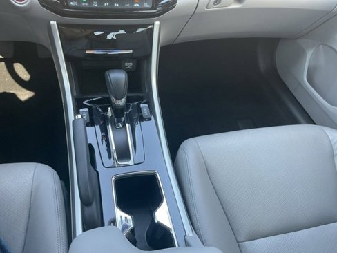 Used 2017 Honda Accord EX-L image 25