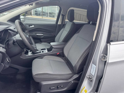 Used 2018 Ford Escape SE image 3