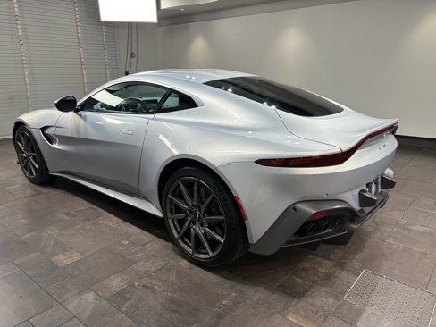 Used 2019 Aston Martin V8 Vantage Coupe image 2