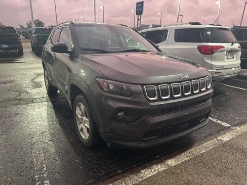 Used 2022 Jeep Compass Latitude image 3