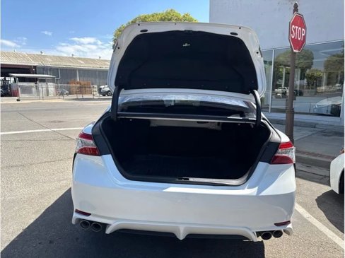 Used 2020 Toyota Camry XSE image 6