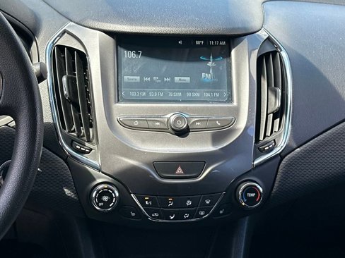 Used 2018 Chevrolet Cruze LT w/ Convenience Package image 16