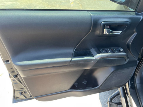 Used 2018 Toyota Tacoma TRD Off-Road image 18