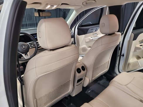 Used 2020 Mercedes-Benz GLB 250 w/ Premium Package image 31
