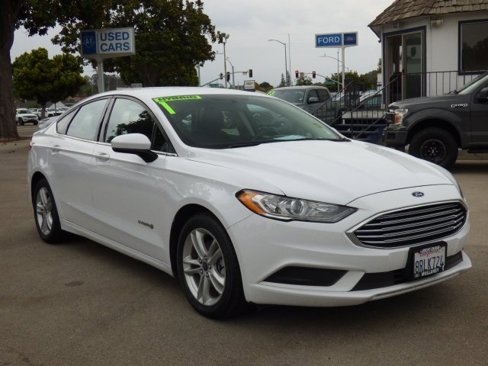 Used 2018 Ford Fusion SE image 1