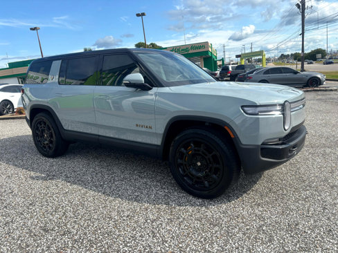 Used 2025 Rivian R1S Premium image 8
