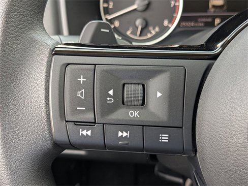 Used 2023 Nissan Rogue SV image 22