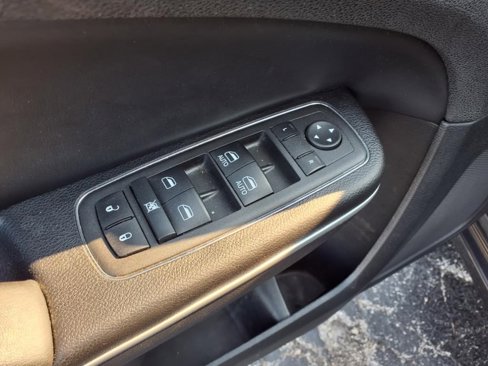 Used 2022 Chrysler 300 S image 7