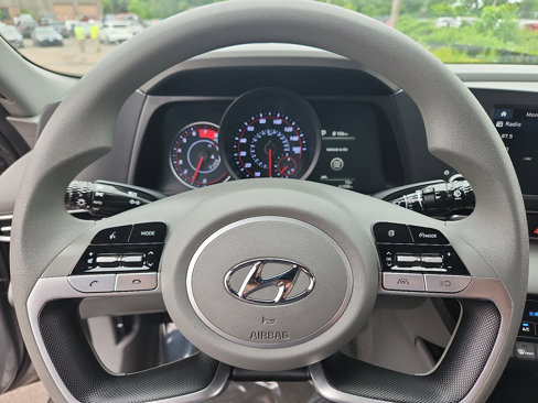 Used 2023 Hyundai Elantra SEL image 18