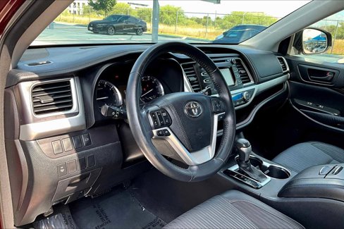 Used 2015 Toyota Highlander LE image 17