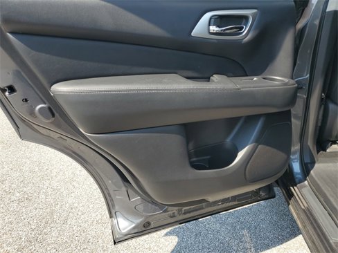 Used 2019 Nissan Pathfinder S image 33