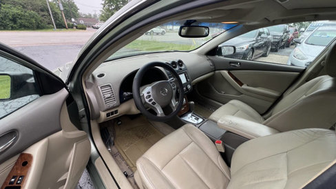 Used 2008 Nissan Altima 3.5 SE w/ Technology Pkg image 11
