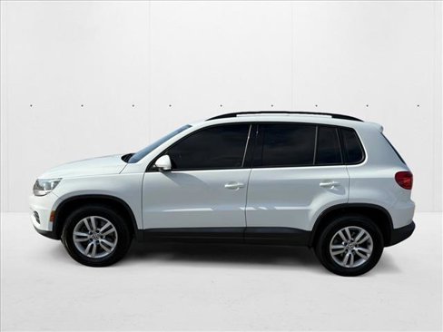 Used 2016 Volkswagen Tiguan S image 9