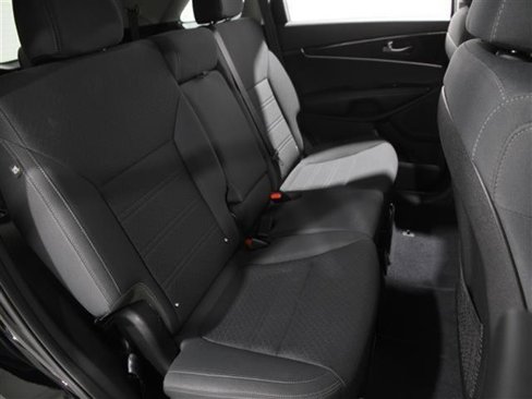 Used 2020 Kia Sorento LX w/ LX I4 Convenience Package image 17
