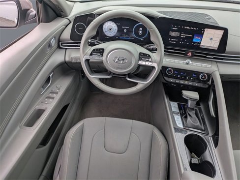 Used 2023 Hyundai Elantra SEL w/ Convenience Package image 14